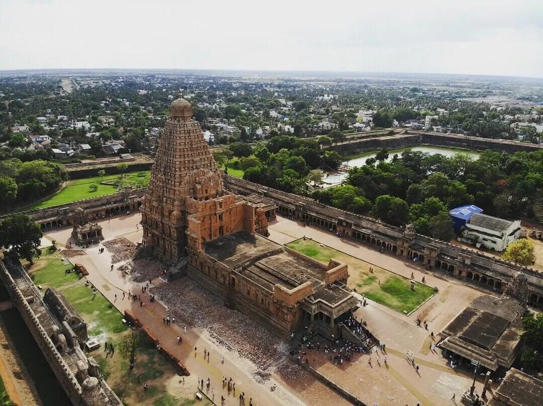 Brihadeeswarar Temple : An Architectural Marvel of the Chola Dynasty ...